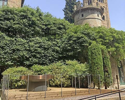 Ein Lorbeer für Dante – DIE DEM DICHTER GEWIDMETE ORTSSPEZIFISCHE INSTALLATION