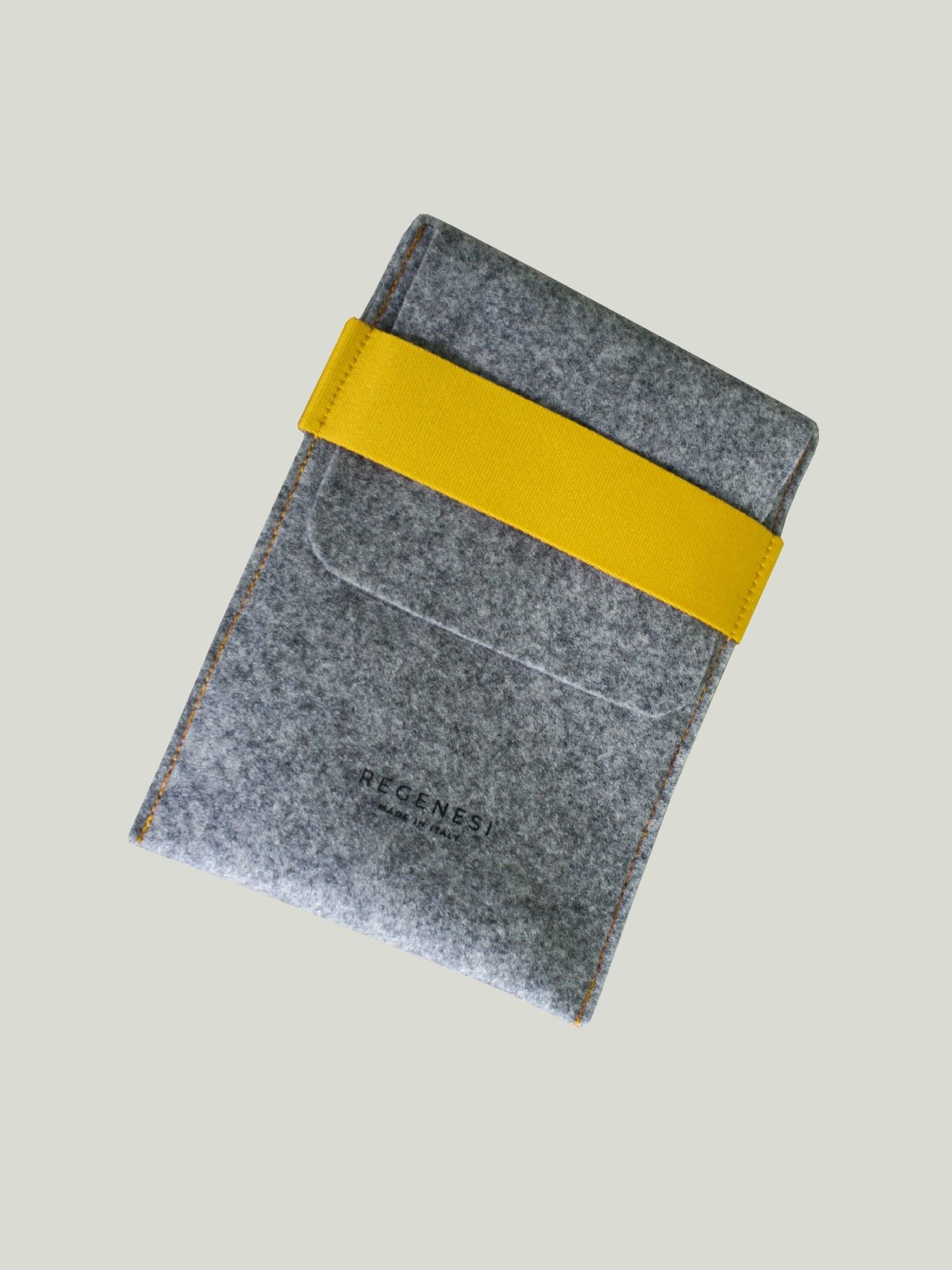 Pochette in tessuto rigenerato Re-flag Regenesi