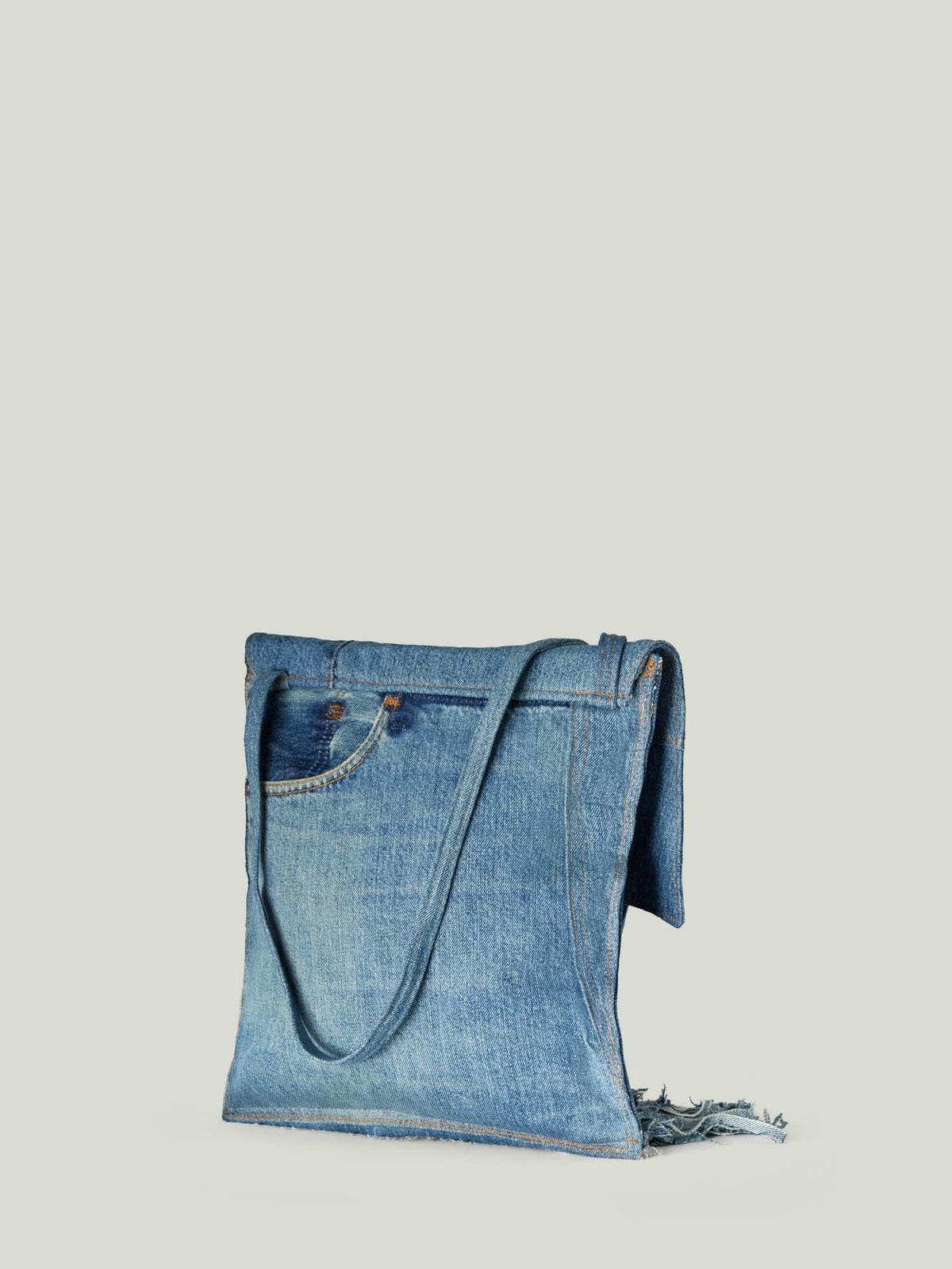 Borsa in denim rigenerato con frange Regenesi